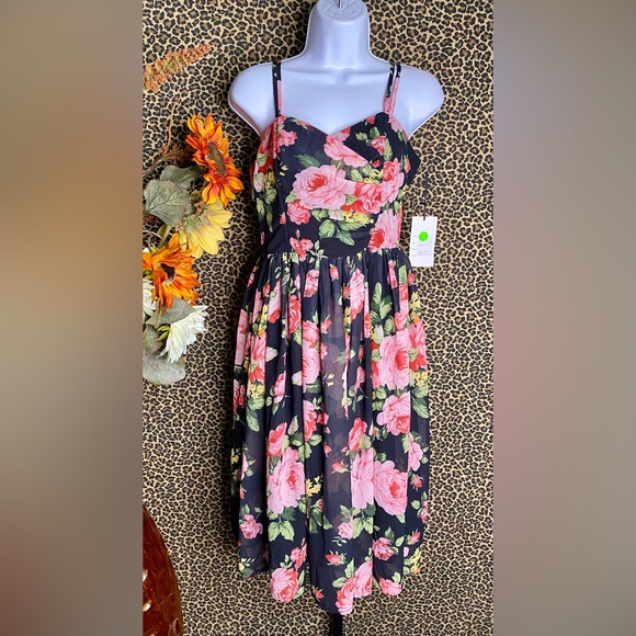 ❌SOLD❌🦋B2G1🦋UNIQUE VINTAGE Black & Pink Floral Reed Swing Dress NWT | MEDIUM | - Picture 5 of 13